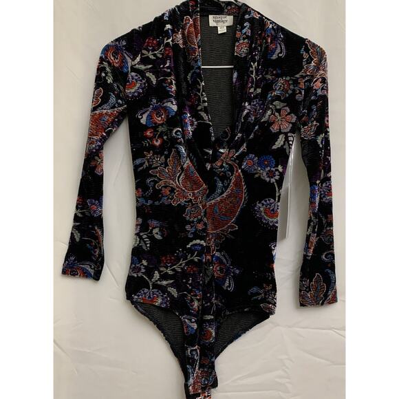 Unique Vintage Black Textured Floral Bodysuit Womens XS 2 - Picture 1 of 8